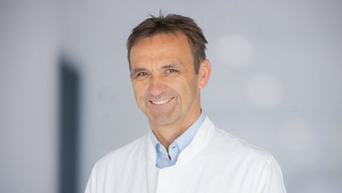 Dr. Manfred Nuscheler